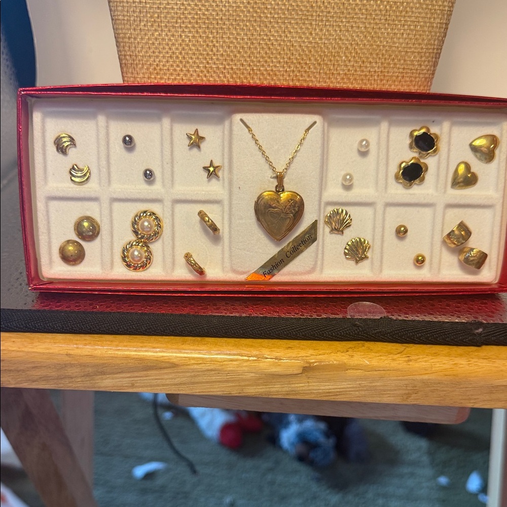 Vintage Gold Heart Pendant and Earring Set